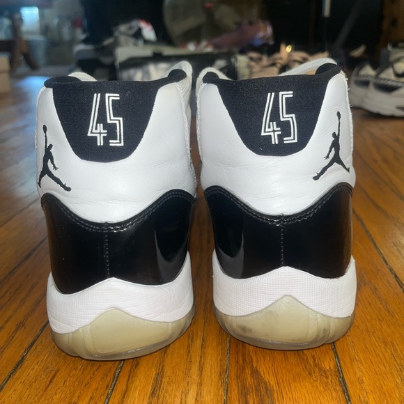 Size 9.5M (2018) Jordan 11 Concords - Pre Owned, No Box